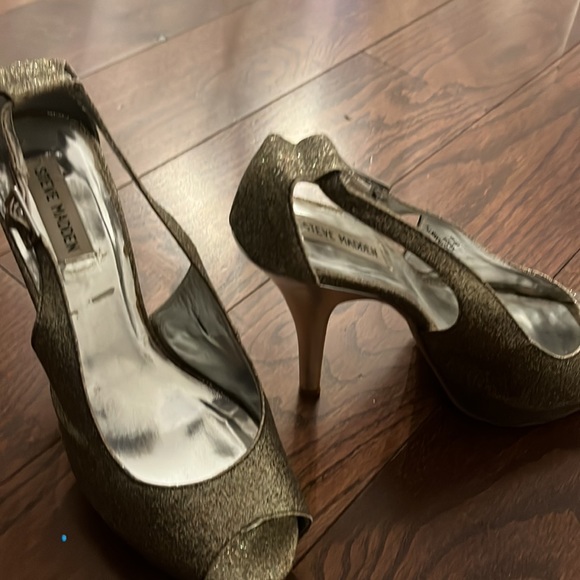 Steve Madden golden shoes - Picture 3 of 8